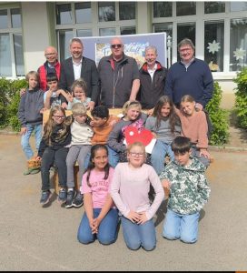 Gemeinschaftsgrundschule Fröndenberg Übergabe Freundschaftsbank 08.05.2026